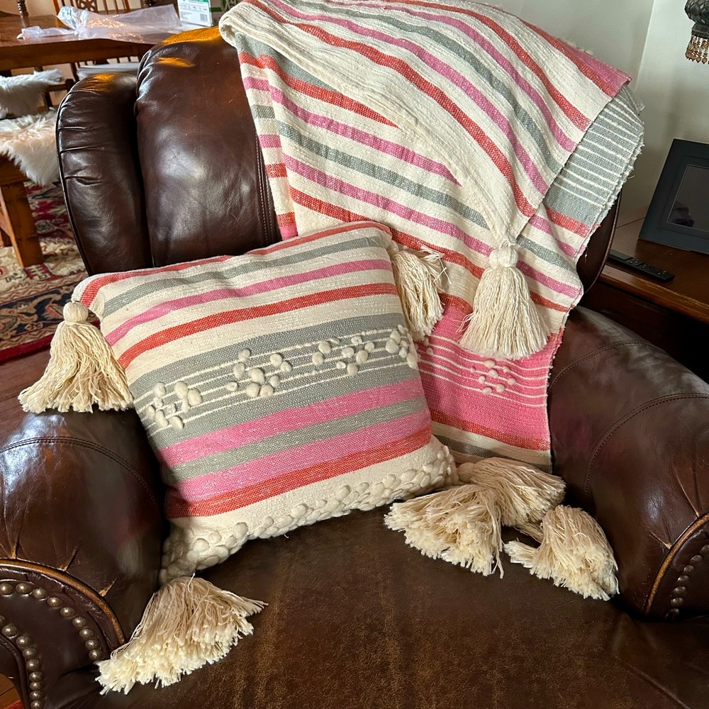 New Striped Throw Blanket and Pillow Set with Tassels